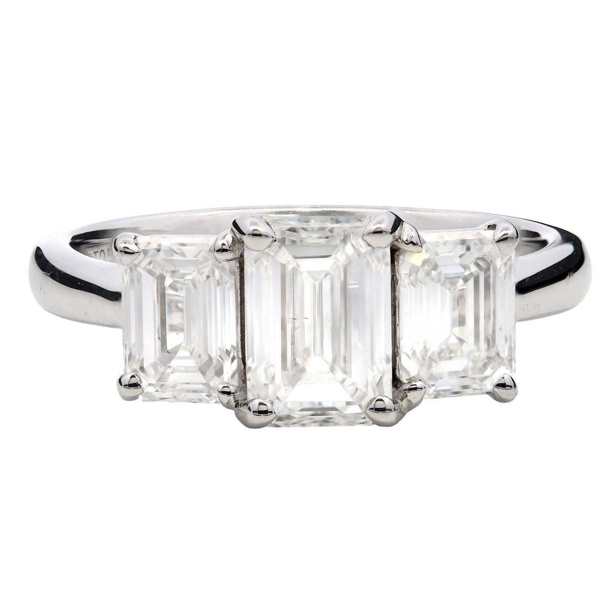Diamond three stone ring in platinum