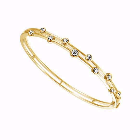 Diamond bangle in 18k yellow gold