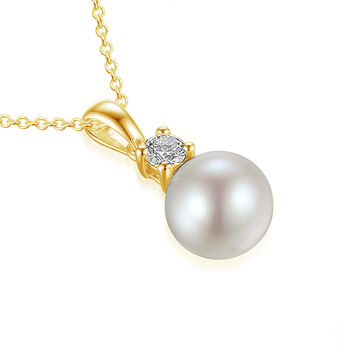 Pearl and diamond drop pendant and chain in 18k yellow gold